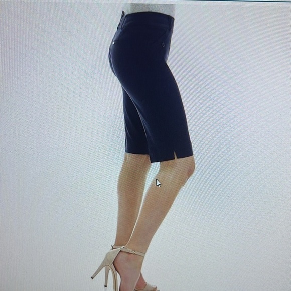 Rekucci Wonen’s Pull-On Bermuda Shorts Size 8 Navy - Picture 4 of 7